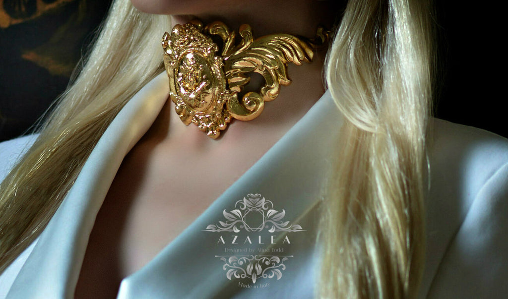 Rose baroque style golden necklace