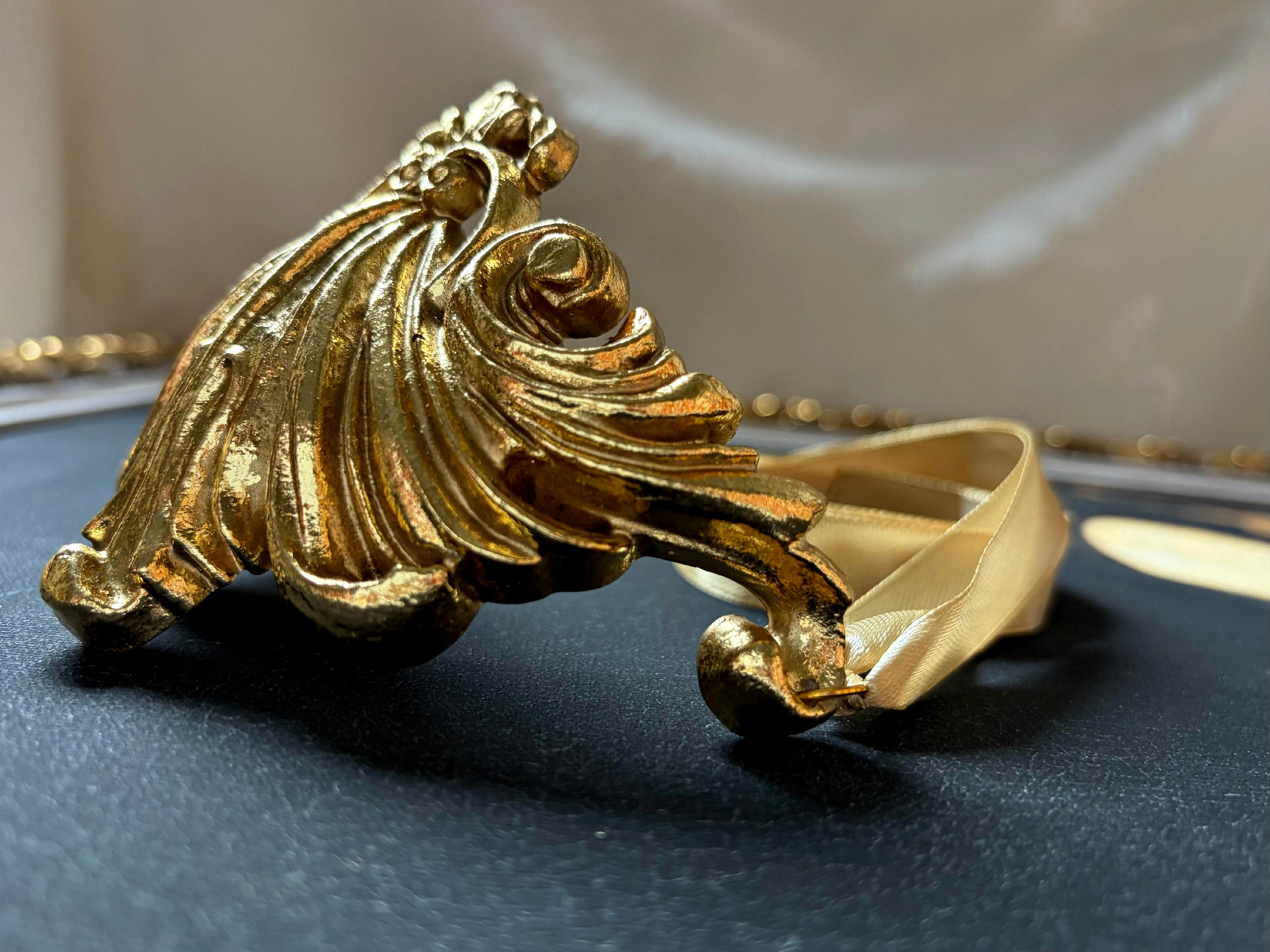Elegant golden "Millefoglie" necklace