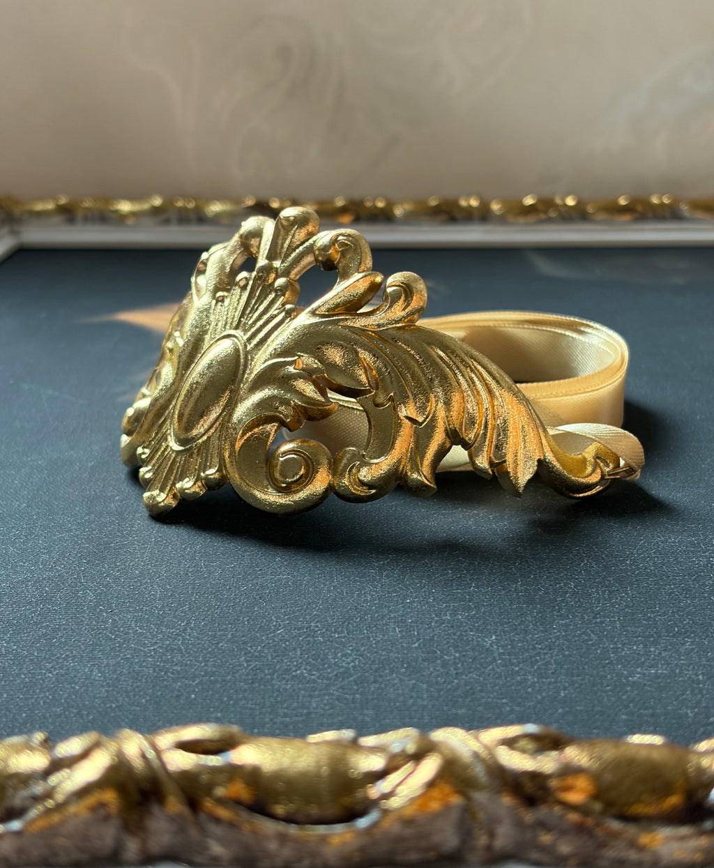 Luxurious golden necklace
