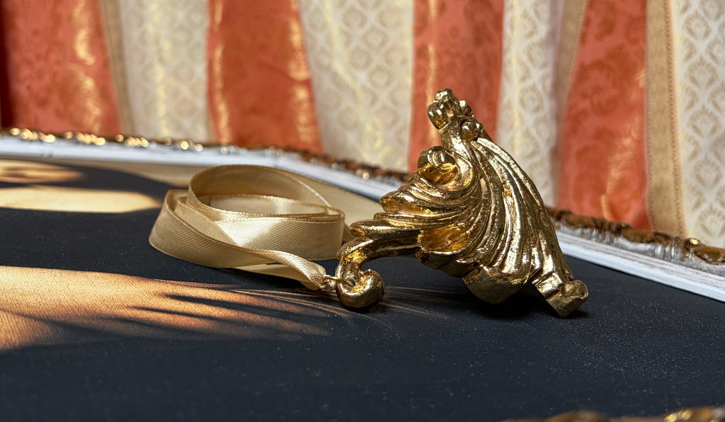 Elegant golden "Millefoglie" necklace