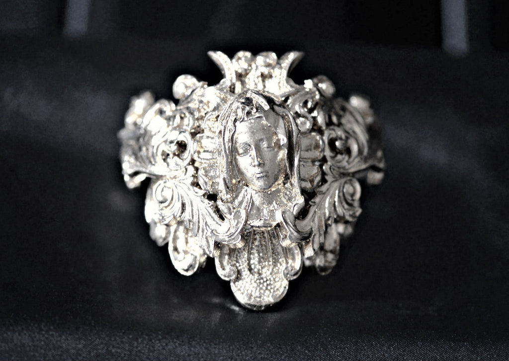 Elegant bracelet with silver foil